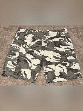 Wrangler Authentics Men’s Gray White Camo Cargo Shorts Size 44 Measured 44x11